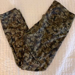 Lululemon Wunder under cropped leggings Sz 6